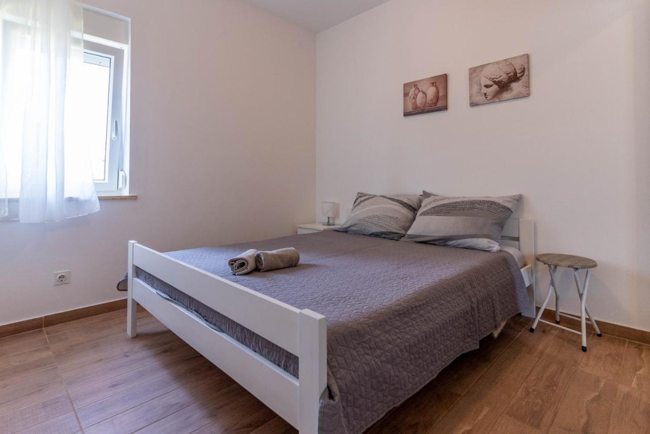 Briuni Riviera Apartment พูลา ภายนอก รูปภาพ