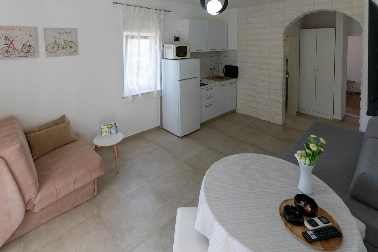 Briuni Riviera Apartment พูลา ภายนอก รูปภาพ